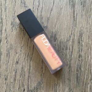 🆕 Huda Beauty Concealer